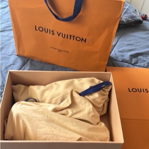 MENS SIZE 12 LV AUTHENTIC SHOES - Picture 1 of 4